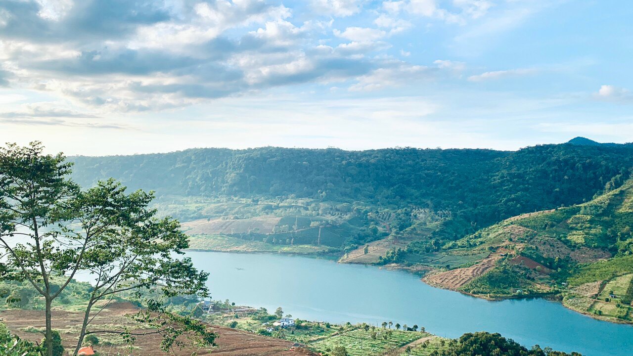 Đất hồ ngay Bảo Lộc, giá 1,3tr/m, sẵn sổ, mặt tiền đường nhà nước